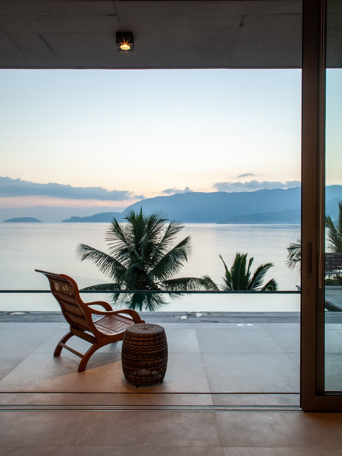 Vista do pôr do sol da sala