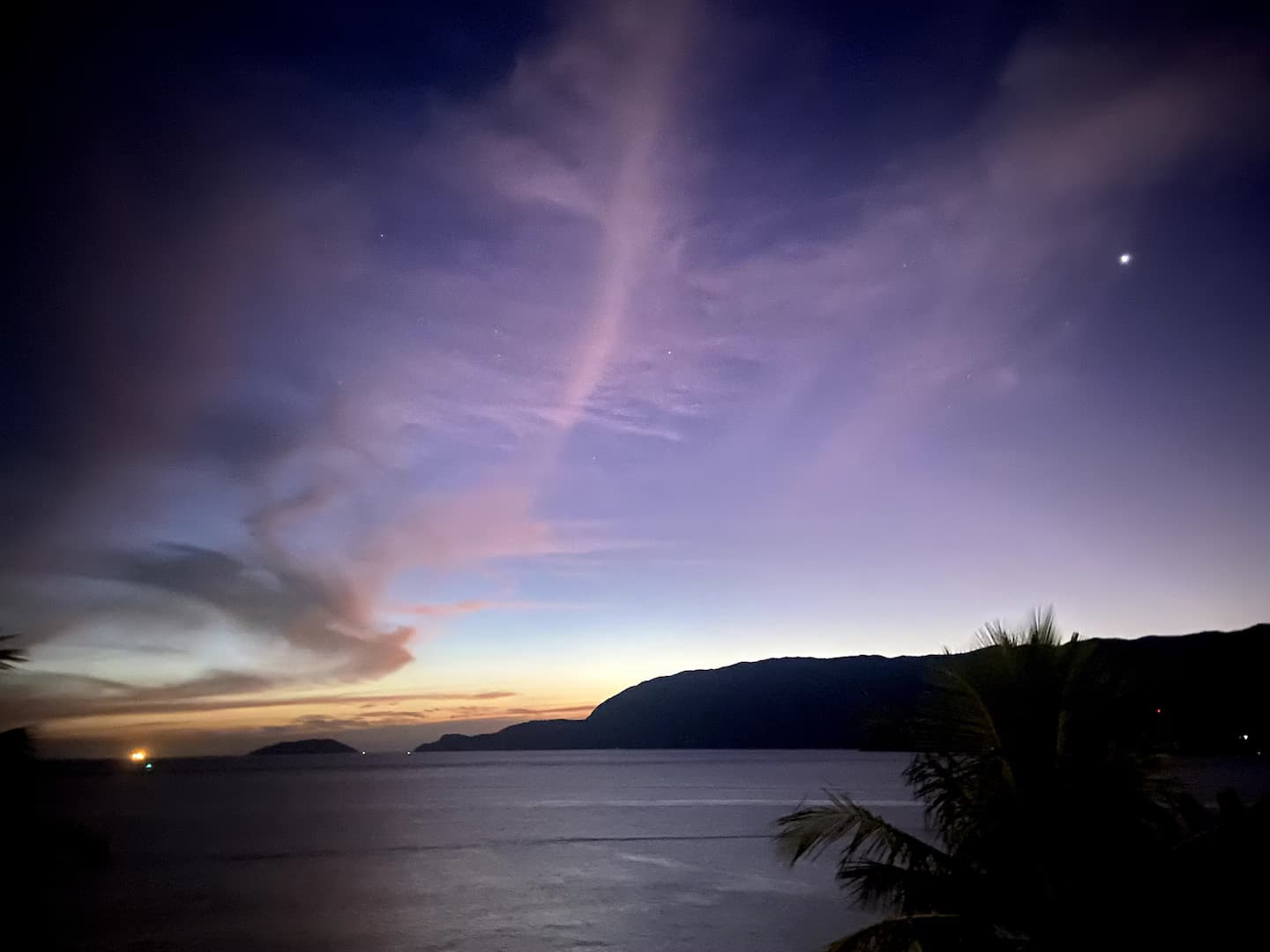 Pôr do sol sobre o oceano